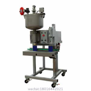 Liquid filling machine