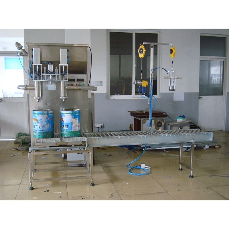 2頭油漆稱重灌裝、鎖蓋